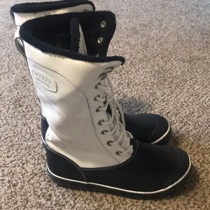 Cute white keen snow boots